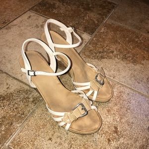 Strappy wedge sandals 🏝